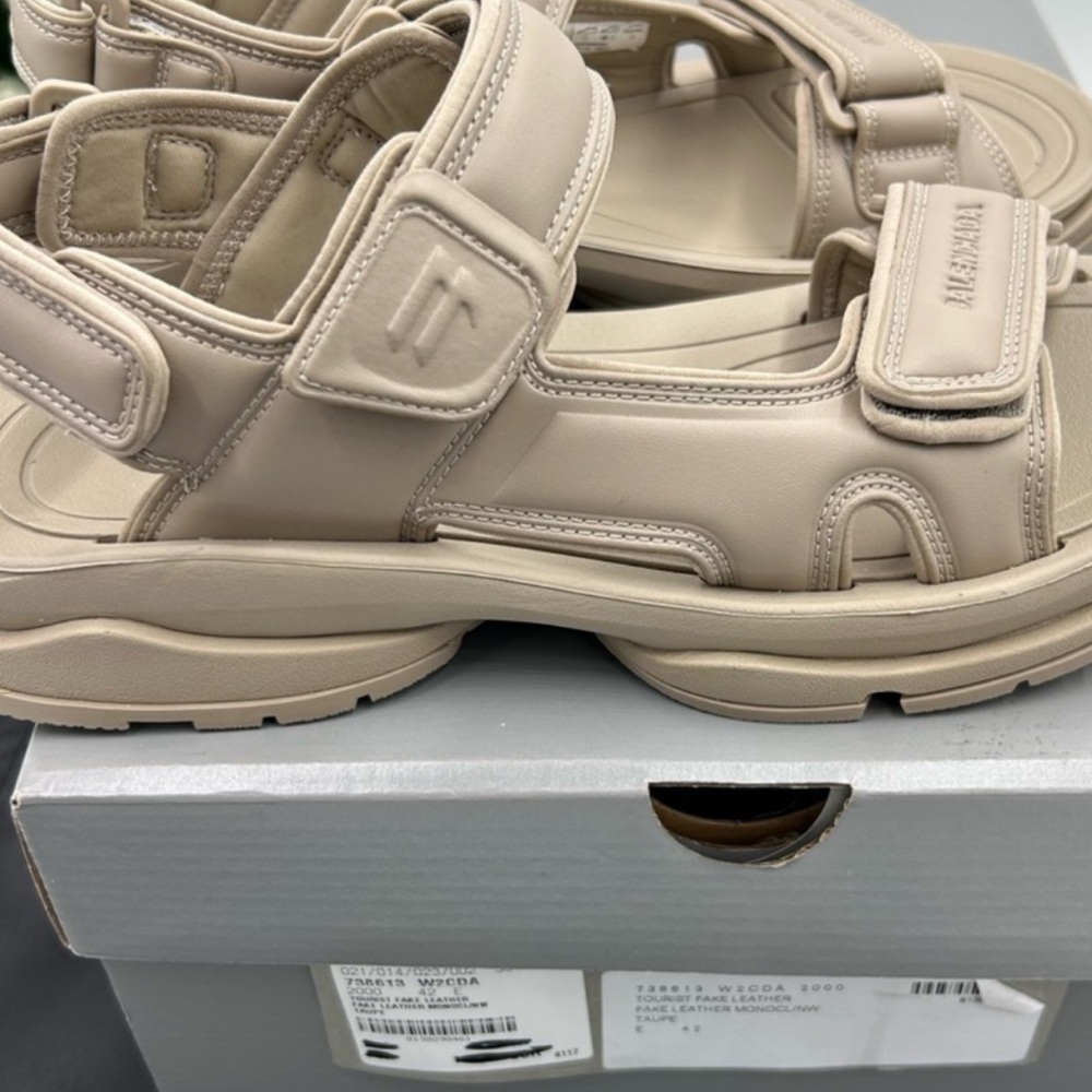 Men's Balenciaga tourist sandals . Size 9 - Picture 4 of 7